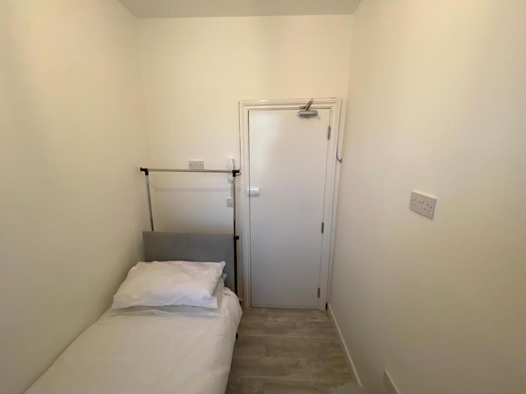 Small Single Room Walking Distance To Hove Station エクステリア 写真